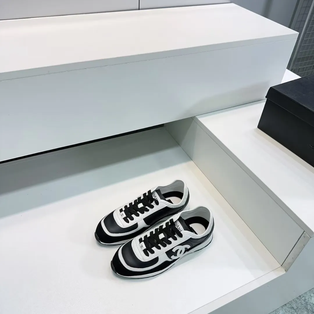 👟👟Ex-factory price 440👟👟 CHANEL Chanel 2025 new panda sneakers, color matching thick-soled casual sports shoes, upper: imported calfskin/imported suede, lining: imported sheepskin lining, outsole: TPU original outsole Size: #35-40 (40 customized, non-refundable)